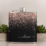 Rosa Rose Schwarzer Glitzer Monogram Name Flachmann<br><div class="desc">Rose Gold - Schwarz Rosa und Schwarze Imitate Sparkle Glitzer Monogram Name und Initial Party Flask. Das macht den perfekten 16 Geburtstag,  Hochzeit,  Brautparty,  Jubiläum,  Babydusche oder Junggeselinnen-Abschied Geschenk für jemanden,  der Lieben glamourösen Luxus und schicke Stile.</div>