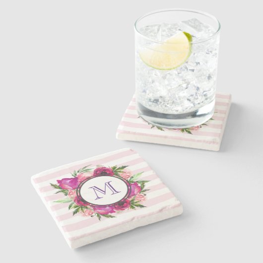 Rosa Rose und Poppy Floral Bouquet Monogramm Steinuntersetzer (Seitenansicht)