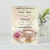 Rosa Rose und Teacup | Eleganter Brautparty Tee Einladung (Stehend Vorderseite)