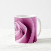 Rosa Rose wird zur perfekten Tasse geklappt (VorderseiteRechts)