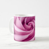 Rosa Rose wird zur perfekten Tasse geklappt (Vorderseite Links)