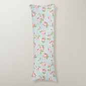 Rosa Rosen auf blauem Vintagem Country-Kissen Seitenschläferkissen (Vorderseite Vertikal)