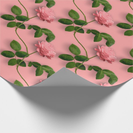 Rosa Rosen auf grünem Steppmuster Geschenkpapier (Ecke)