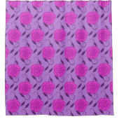 Rosa Rosen auf Lila Duschvorhang (Vorderseite)