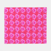 Rosa Rosen auf rosa Bokeh Hintergrund, Fleecedecke (Vorderseite (Horizontal))