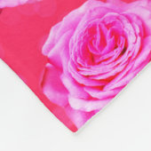 Rosa Rosen auf rosa Bokeh Hintergrund, Fleecedecke (Ecke)