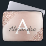 Rosa Rosen-Golderröten metallisches Laptopschutzhülle<br><div class="desc">Erröten rosa Rosen-Goldmetallischer Glitzer und funkeln moderner und eleganter Monogramm-Fall. Dieser Fall kann besonders angefertigt werden,  um Ihre Initiale und Vornamen einzuschließen und macht ein großes girly Weihnachts-oder des Bonbon-16 Geburtstagsgeschenk.</div>