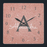 Rosa - Rosen-Goldschein-Glitzer-Monogramm-Name Quadratische Wanduhr<br><div class="desc">Erröten Rosa - Rosen-Gold-und Holzkohlen-Grau-(grauer) Schein-Glitzer-Monogramm-Name und Anfangsumhüllungs-Wand-Uhr. Die Wand-Uhr macht das perfekte Geschenk für jemand,  das Lieberosa-Schein-Glitter und in Microblading,  in den Eyelash-Erweiterungen (Peitschen),  im Haar-Stylisten,  im Nagel-Salon,  in der Haut-Sorgfalt oder im Schönheits-Salon bearbeitet.</div>
