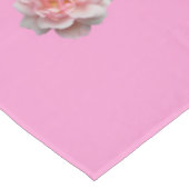 Rosa Rosen in Rosa Tischdecke (Schrägansicht)