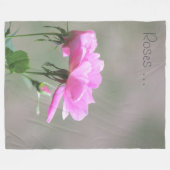 Rosa Rosen mit hellgrauer Fleece (Vorderseite (Horizontal))