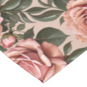 Rosa Rosen mit Pinselstrich-Blättern Tischdecke (Schrägansicht)