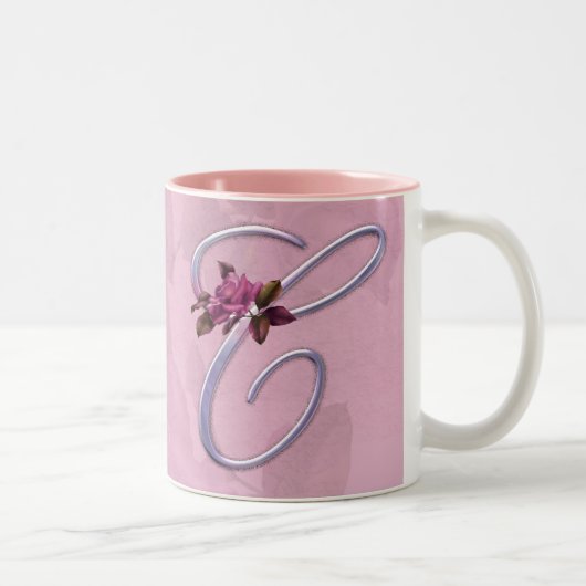 Rosa Rosen-Monogramm C Zweifarbige Tasse (Rechts)