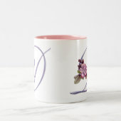 Rosa Rosen-Monogramm D Zweifarbige Tasse (Mittel)