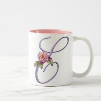 Rosa Rosen-Monogramm E Zweifarbige Tasse