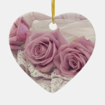 Rosa Rosen und stilechte Stilmöbel