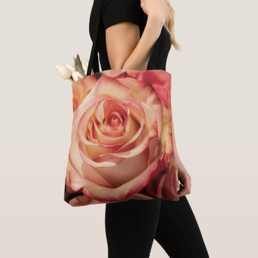 Rosa Rosenblättern Totbeutel Tasche (Von Nahem)