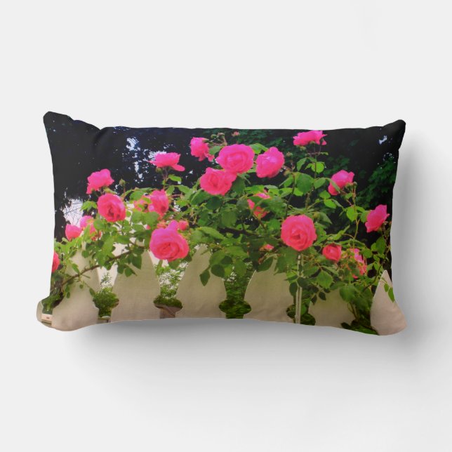 Rosa Rosenhalterungen Kissen (Vorderseite)