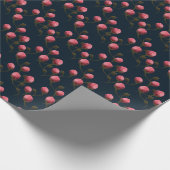 Rosa Rosenknospen auf dunkelblauem Hintergrund Geschenkpapier (Ecke)