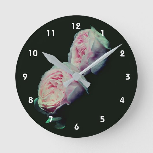 Rosa Rosenpaar Floral Runde Wanduhr (Vorderseite)