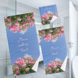Rosa Rosenstrauch unter blauem Himmel, Brauch Badhandtuch Set
