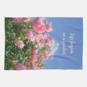 Rosa Rosenstrauch unter blauem Himmel, Brauch Geschirrtuch (Horizontal)