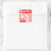 Rosa Rosie, der Riveter "Wir können es schaffen!"  Quadratischer Aufkleber (Tasche)