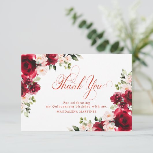 Rosa Rote Rose Floral Quinceanera Personalisiert Dankeskarte (Stehend Vorderseite)