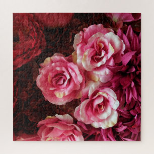 Rosa, rote Rosen: Stoffuntergrund. Puzzle