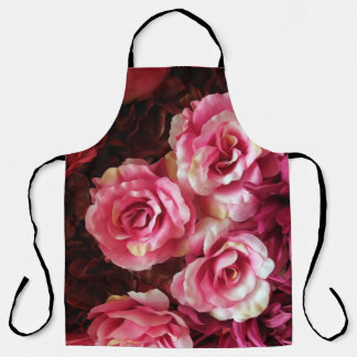 Rosa, rote Rosen: Stoffuntergrund. Schürze
