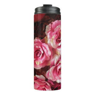 Rosa, rote Rosen: Stoffuntergrund. Thermosbecher