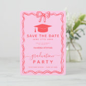 Rosa Roter Abschluss Wavy Save the Date Einladung (Stehend Vorderseite)