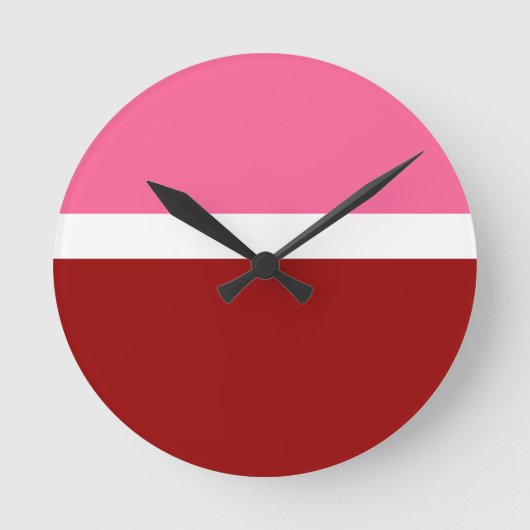 rosa, rotes Blockdesign Runde Wanduhr (Vorderseite)