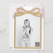 Rosa Ruffle Cascade Bow Elegantes Quinceñera Party Einladung (Rückseite)