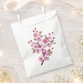 Rosa Sakura auf dem Hintergrund der Malerei Geschenktütchen (Ausgeschnitten)