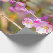 Rosa Sakura Blume im Kirschgarten Geschenkpapier (Ecke)