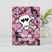 Rosa Schädel und Kreuzknochen mit Herz und Bow Einladung (Stehend Vorderseite)