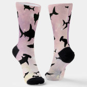 Rosa Schattenhai auf Gradientengalaxie Socken (Gewinkelt)