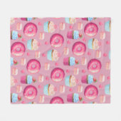 Rosa Schaumgummiringe, kleine Kuchen und Fleecedecke (Vorderseite (Horizontal))