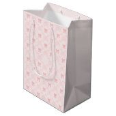 Rosa Schleifen-Ästhetik-Notizbuch – Süß & Weiblich Mittlere Geschenktüte (Rückseite Schrägansicht)