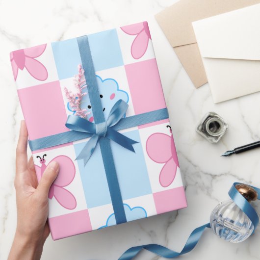 Rosa Schmetterling & Blaue Wolken Geschenkpapier (Schenken)