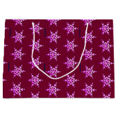 Rosa Schneeflocke auf Bordeaux Große Geschenktüte (Vorderseite)