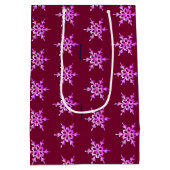 Rosa Schneeflocke auf Bordeaux Mittlere Geschenktüte (Rückseite)