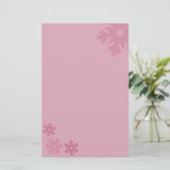 Rosa Schneeflocken im rosa Hintergrund Briefpapier (Stehend Vorderseite)