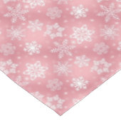 Rosa Schneeflockenmuster Holiday-Tischdecke Tischdecke (Schrägansicht)