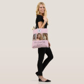 Rosa Schrift-Logo-Foto-Frisurenstudio Tasche (Am Model)