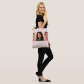 Rosa Schrift-Logo-Foto-Makeup-Studio Tasche (Am Model)