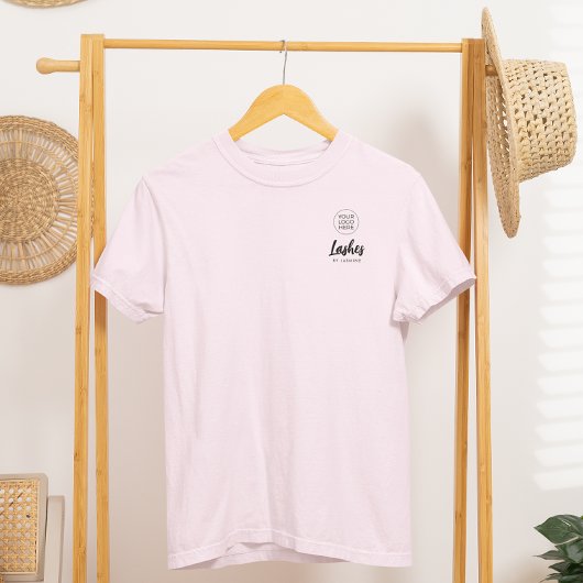 Rosa Schrift-Logo Wimpernstudio-Mitarbeiter T-Shirt