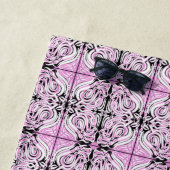 Rosa Schwarz-weiß Abstraktes Wiederholmuster Strandtuch (Beispiel)