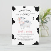 Rosa Schwarz-weiße graue Kuh Blütenblätter Geburts Einladung (Stehend Vorderseite)