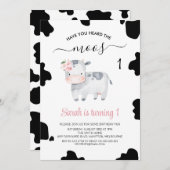 Rosa Schwarz-weiße graue Kuh Blütenblätter Geburts Einladung (Vorne/Hinten)